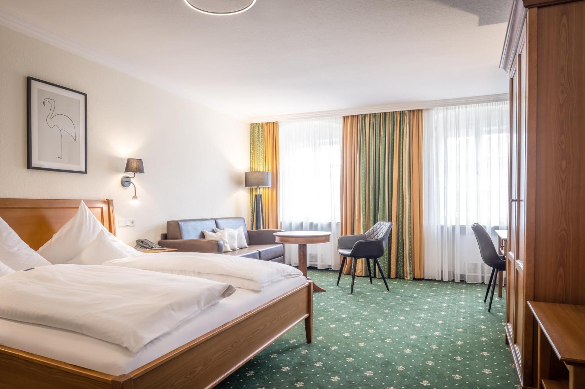 Hotel-Gasthof Hoettl Deggendorf Exterior photo